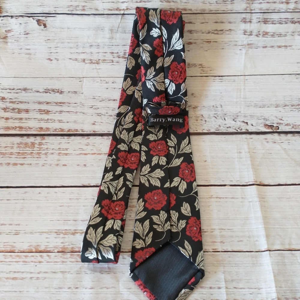 BARRY WANG silk tie.         F